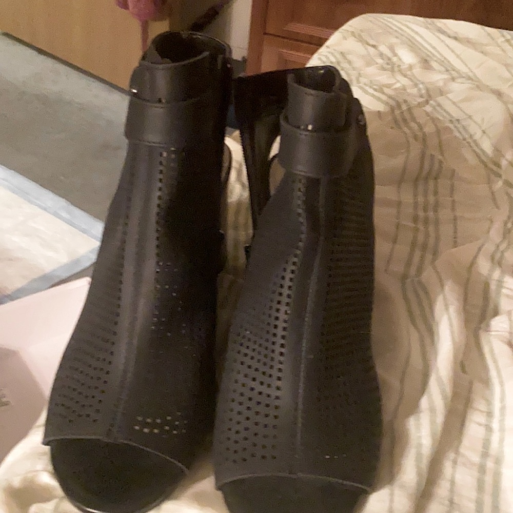Ana shoes very comfortable wore twice look new